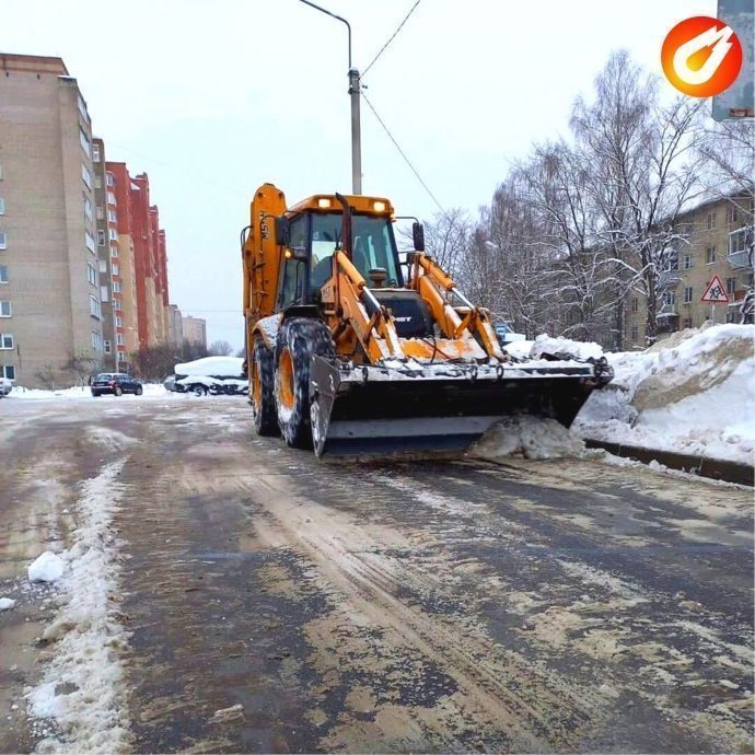 За минувшие выходные коммунальными службам округа вывезено более 1 тыс. кубометров снега