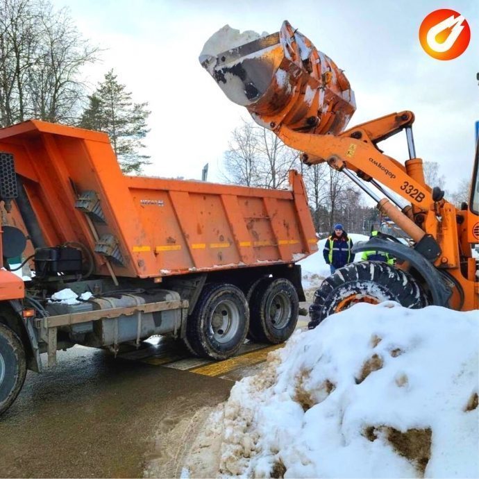 За прошедшие выходные силами коммунальных служб округа вывезено 1,2 тыс. кубометров снега