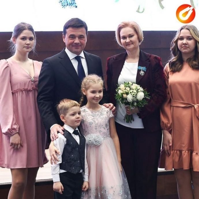 Губернатор Московской области поздравил с предстоящим Днем матери многодетных жительниц региона