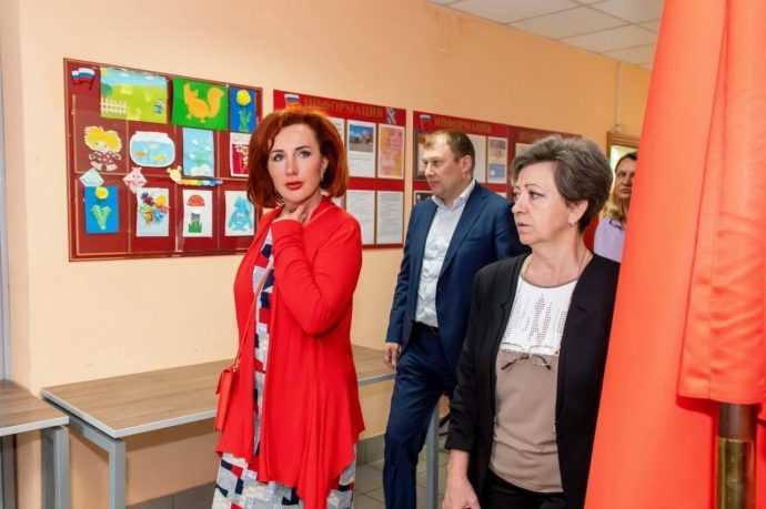 Глава округа Истра Татьяна Витушева посетила Дом культуры в Курсаково