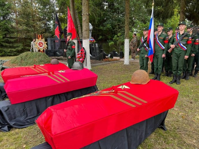 В д. Лукино прошла траурная церемония захоронения советских воинов