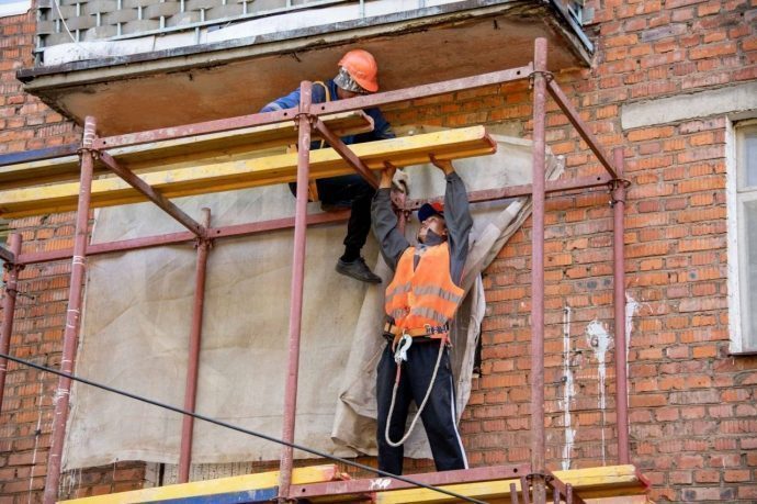 В п. Глебовский до конца года будут отремонтированы балконы с заменой плит и последующим остеклением