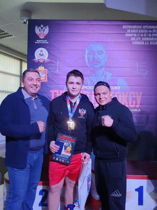 Бой истринского боксера Владимира Кисничана завершился безоговорочной победой