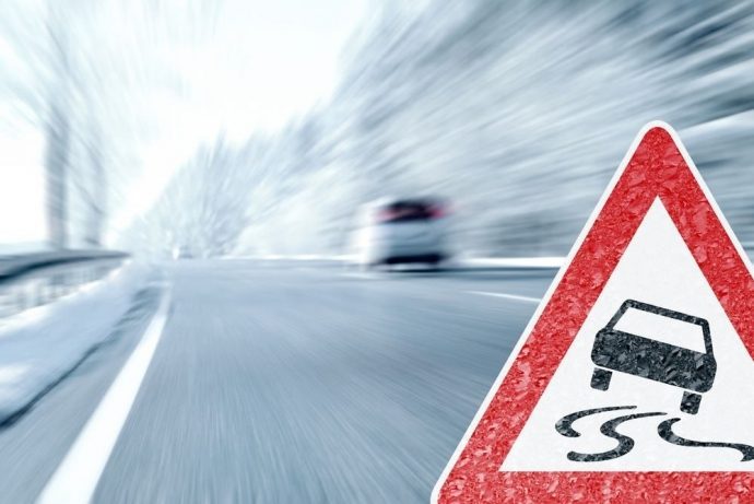 ​В связи с ледяным дождем водителям рекомендуется быть предельно внимательными на дорогах