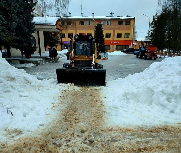 За прошедшие выходные МБУ «ДОДХИБИМР» вывезло более 800 кубометров снежных масс и льда