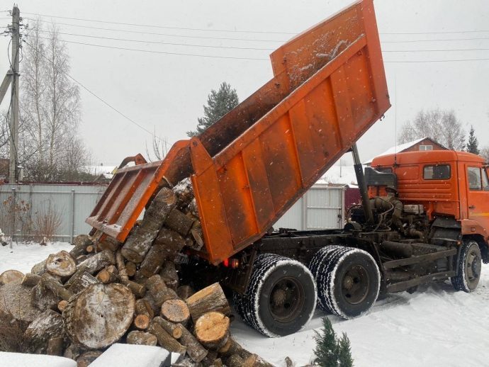 Ежегодно МБУ «ДОДХИБИМР» доставляет по 20–25 кубометров дров ветеранам и многодетным семьям