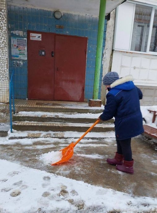 Расчистка территории от снега — обязательный вид работ зимой