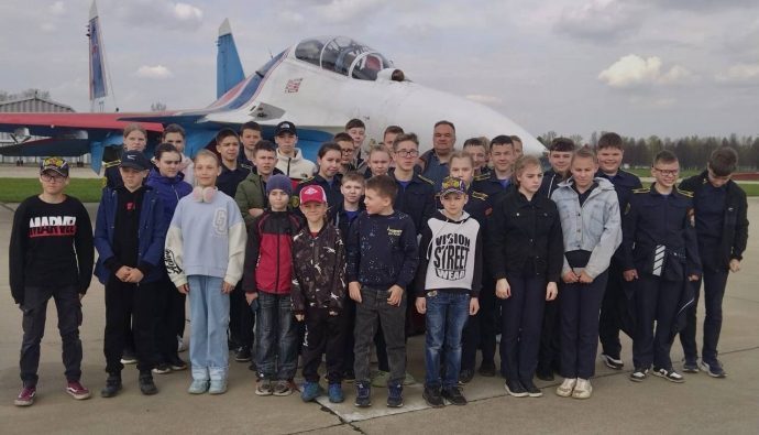 Кадетский класс Глебовской школы посетил военный аэродром Кубинка