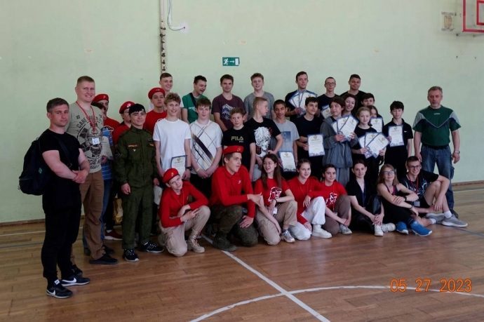 Под конец учебного года на базе МОУ СОШ 2 Истра прошла военно‑патриотическая игра «Зарница»