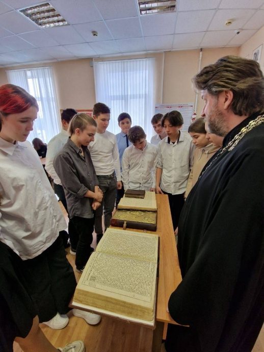 В Манихинской общеобразовательной школе прошел открытый урок, посвященный Дню православной книги