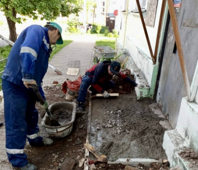МУП «Истринское ЖЭУ» приступило к ремонтам входных групп многоквартирных домов