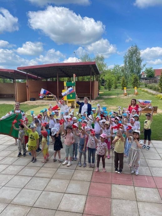 В образовательных учреждениях округа проходят праздничные мероприятия в честь Дня России