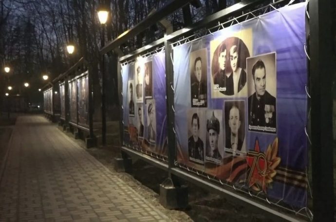 Стену памяти на ул. Советская теперь украшает художественная подсветка