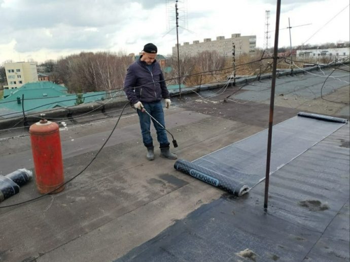 В апреле сотрудники МБУ «ЖКУ г.о. Истра» отремонтировали более 500 кв.м. кровельного покрытия
