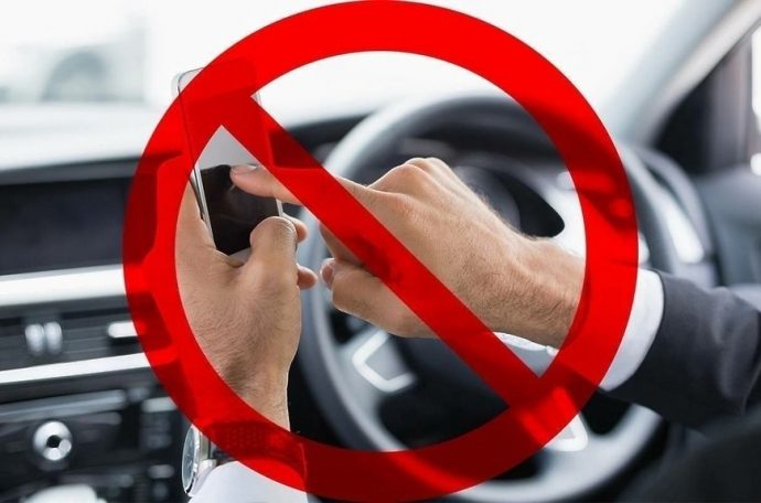 Использование мобильного телефона за рулем повышает риск возникновения ДТП в четыре раза!