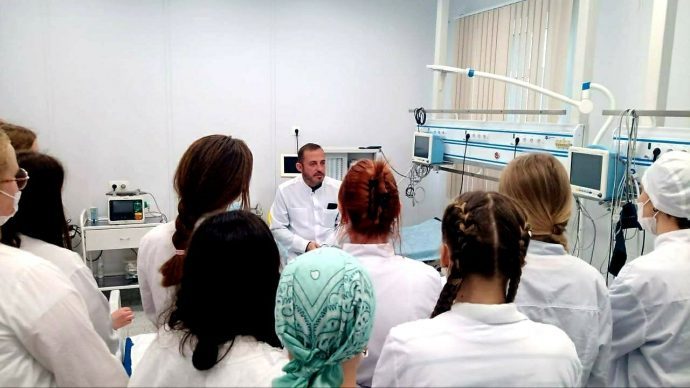 Для студентов медицинского колледжа организовали экскурсию в Истринскую больницу