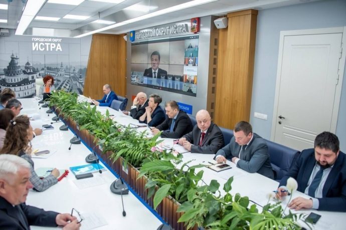 Сегодня на совещании была обсуждена работа по сбору гумпомощи жителям Донбасса