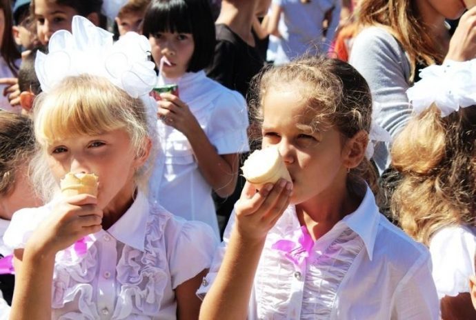 Школьники начальных классов г.о. Истра первого сентября получат мороженое