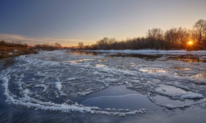На водоемах Московской области начался период ледостава – самое опасное время!