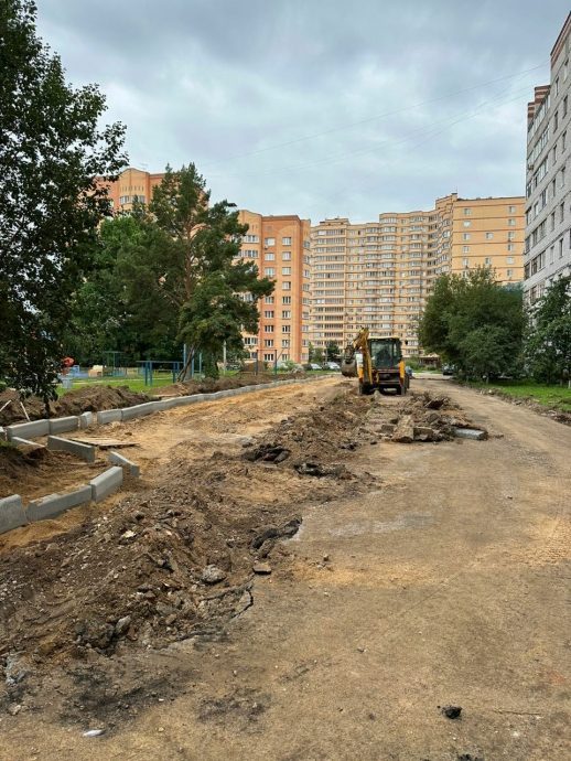 В рамках комплексного благоустройства дворовых территорий в Дедовске проводятся работы на ул. Победы