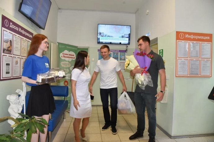Сотрудники администрации и актив Партии «Единая Россия» поздравили врачей с праздником