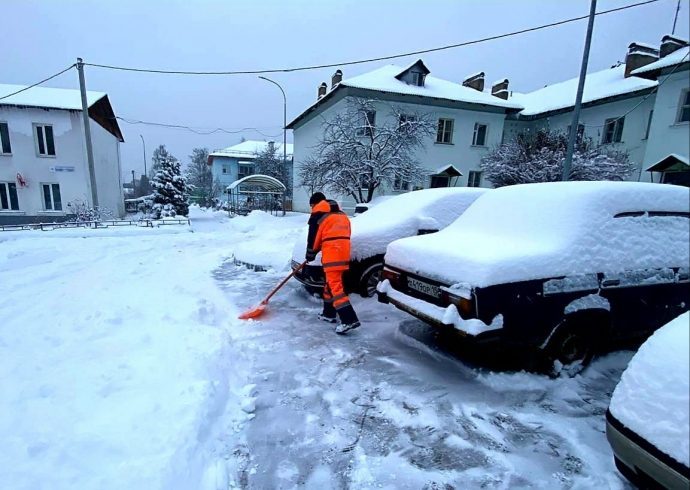 Коммунальные службы г.о. Истра ликвидируют последствия ночного снегопада