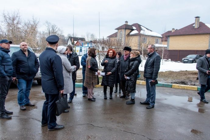 В рамках рабочего выезда глава округа Татьяна Витушева осмотрела многоквартирные дома п. Снегири
