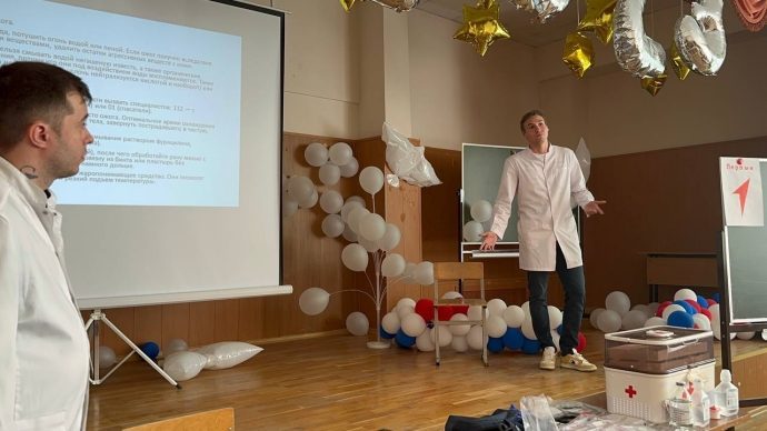 Врачи‑педиатры ИОКБ посетили с лекцией Бужаровскую школу