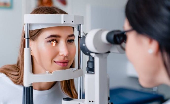 Отслоение сетчатки глаза приводит к полной или частичной потере зрения