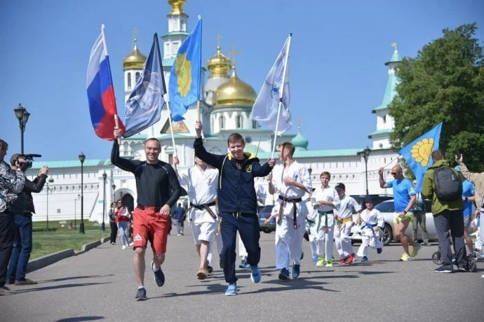 Более 250 спортсменов приняли участие в забеге в честь празднования Дня России