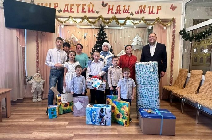 АО «Мособлгаз» исполнил новогодние желания детей из Семейного центра помощи «Истринский»