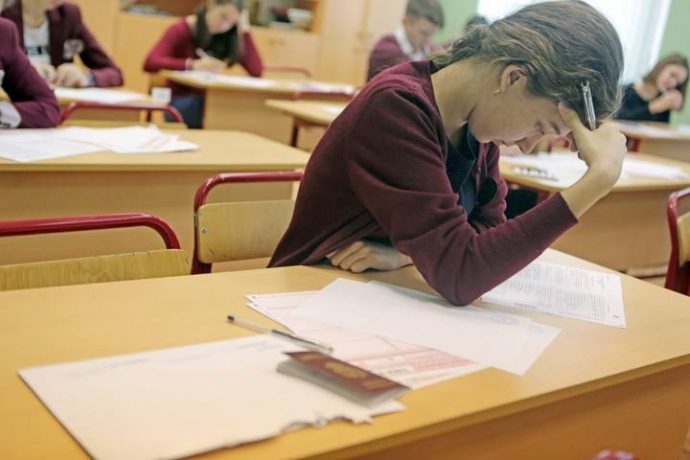 Более 1700 девятиклассников сегодня сдавали ОГЭ по русскому языку