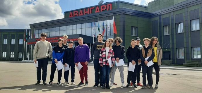 Десятиклассники Павловской школы отправились на сборы в учебный центр «Авангард»