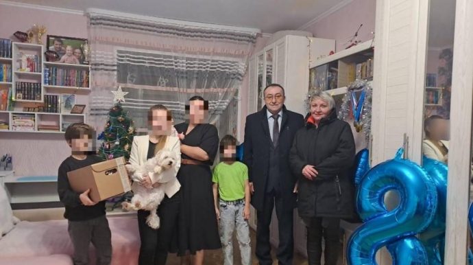Истринские единороссы в преддверии Нового года навестили семьи участников СВО