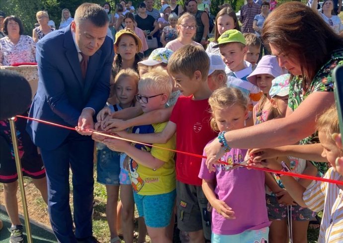 В рамках выполнения наказов граждан в д. Кострово открылась спортивная площадка для детей