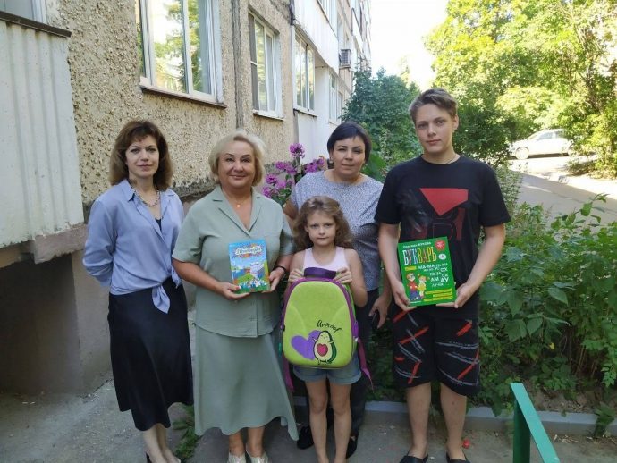 В Подмосковье стартовала кампания по вручению подарочных наборов будущим первоклассникам