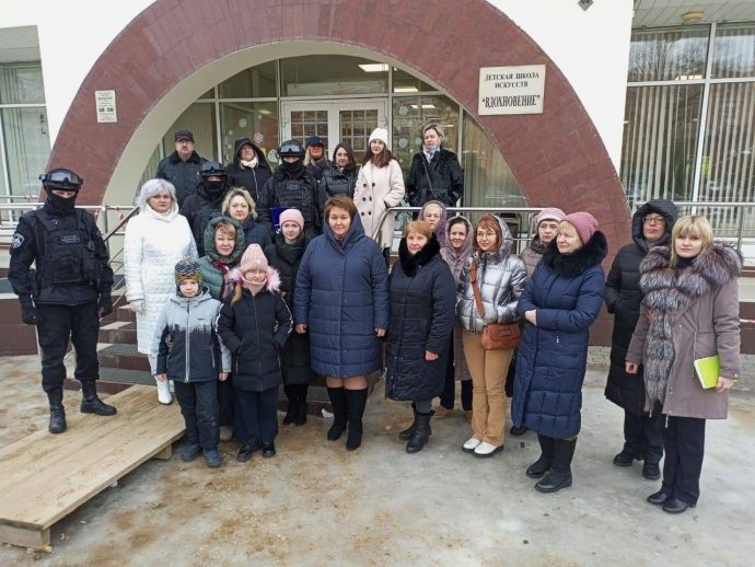 День безопасности провели истринские единороссы в детской школе искусств