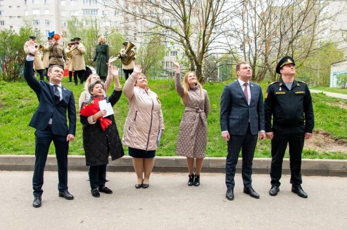 Истринские единороссы поздравили ветеранов с Днем Победы концертами