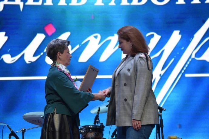 Единороссы поздравили работников культуры с профессиональным праздником